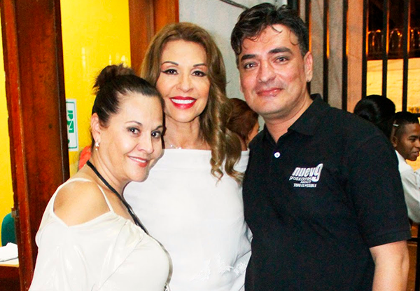 Julio César Uribe con artistas y en eventos de la industria musical