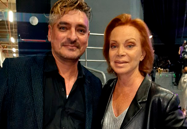 Julio César Uribe con artistas y en eventos de la industria musical