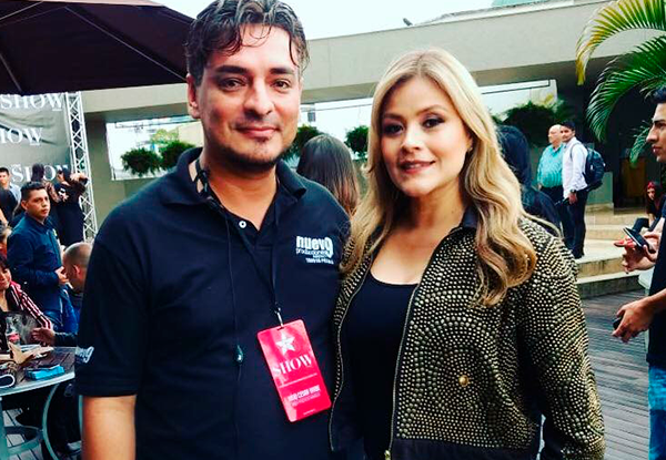 Julio César Uribe con artistas y en eventos de la industria musical