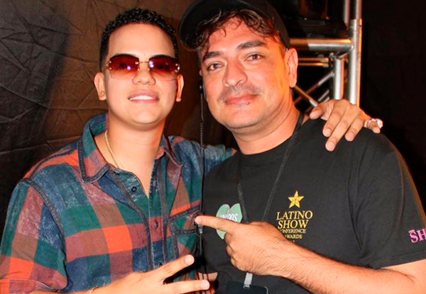 Julio César Uribe con artistas y en eventos de la industria musical
