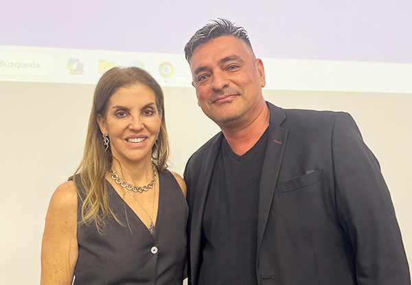 Julio César Uribe con artistas y en eventos de la industria musical