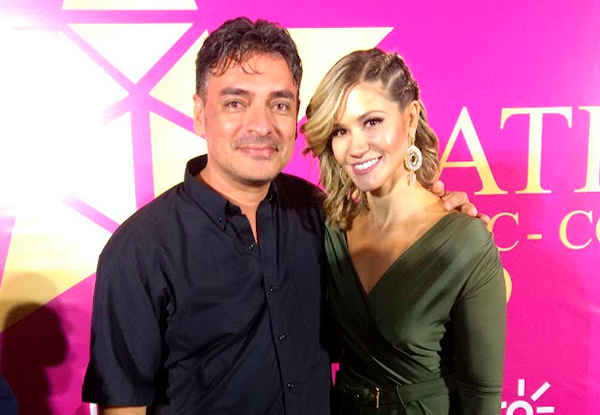 Julio César Uribe con artistas y en eventos de la industria musical